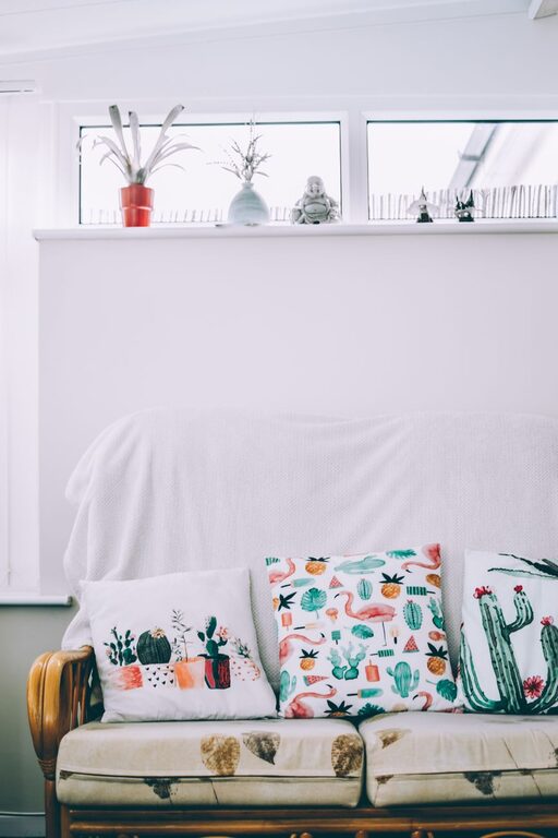 Quick Ideas to Brighten a Dark Room Instantly